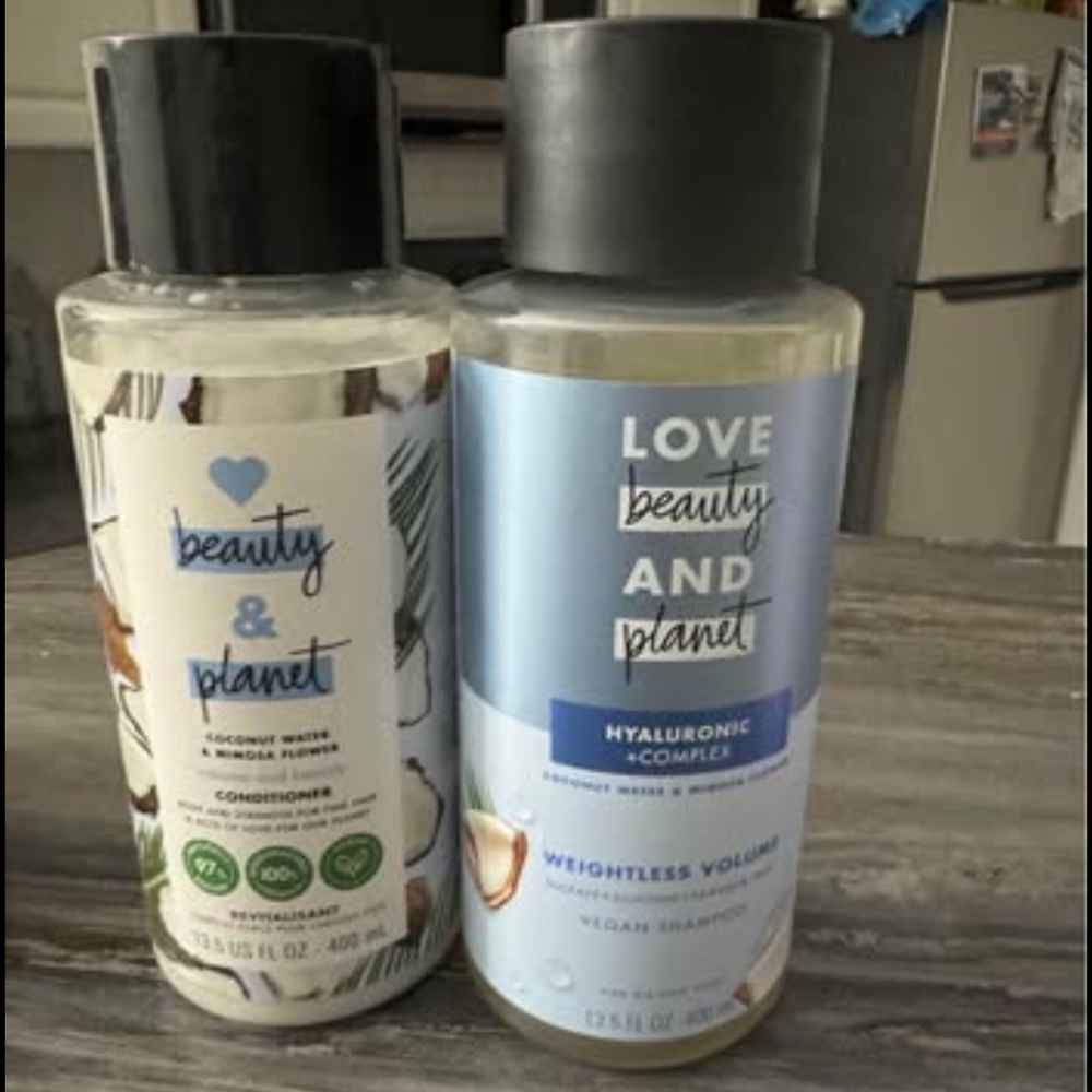 Love Beauty & Planet Coconut Water & Mimosa Flower Shampoo Conditioner Set